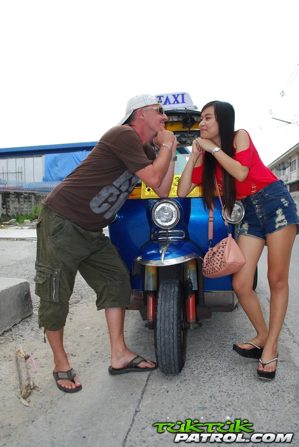 Pretty Asian Bew rides in a tuk tuk while showing her hot legs in booty shorts  - Thai, Mom, Asian, Amateur, Sexy, Tall, Skinny, British  - Photo 8