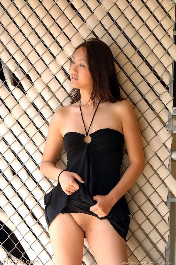 Gorgeous Chinese girl Tia flashing an arousing pantyless upskirt  - Chinese, Asian, Pretty, Upskirt, Amateur, Sexy, Legs, High Heels, Face, Glamour  - Photo 10