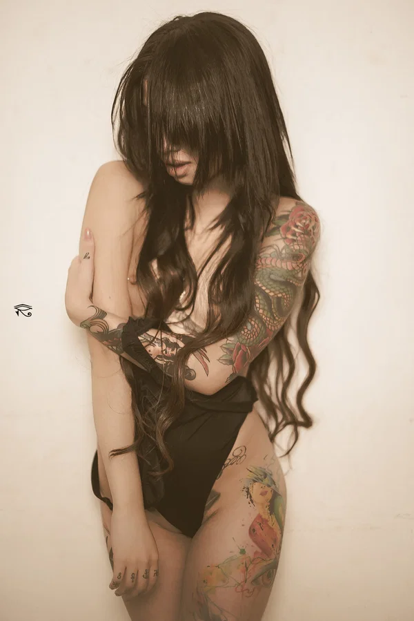Tattooed babe Jessica Alvarez strips fully naked while showing off her big ass  - Latina, Beautiful, Solo, Babe  - Photo 5