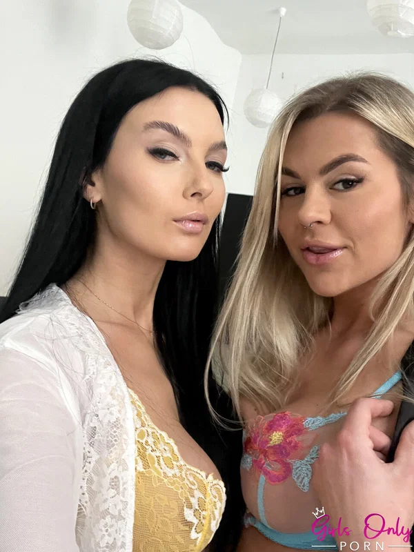 Horny lesbians Simon Kitty and Zlata Shine kiss each other's big tits  - Blonde, Brunette, European, Lesbian  - Photo 21