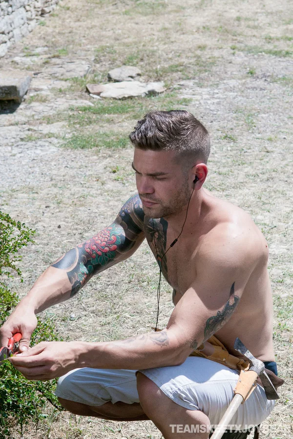 Pretty Spanish babe Bianca Resa enjoys an outdoor quickie with a hung gardener  - Public, MILF, Caught, Teen, Spanish, Redhead, Reality, Outdoor, White, Pussy  - Photo 12