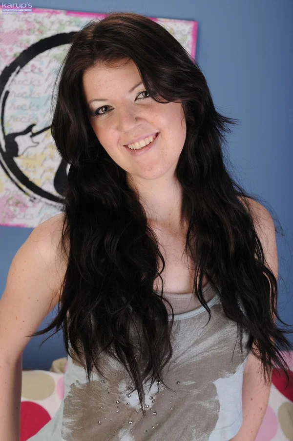 Brunette teen Sabrina Ray shows off her slender figure and spreads her muff  - Brunette, Amateur, Pussy, Teen, Spreading, Cute, Feet, Tiny Tits, Undressing, Face  - Photo 1