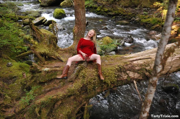 Mature amateur shows her bare ass after undressing in old growth forest  - Mature, Outdoor, Amateur, Boots, Panties, Blonde, Ass, MILF, Spreading, Clothed  - Photo 9