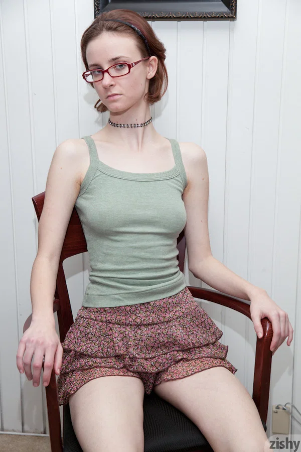 Innocent amateur babe Jay Taylor flashes her panties while posing outside  - Skinny, Glasses, Amateur, Short Hair, Armpit, Non Nude, Panties, Teen, Redhead, Upskirt  - Photo 9