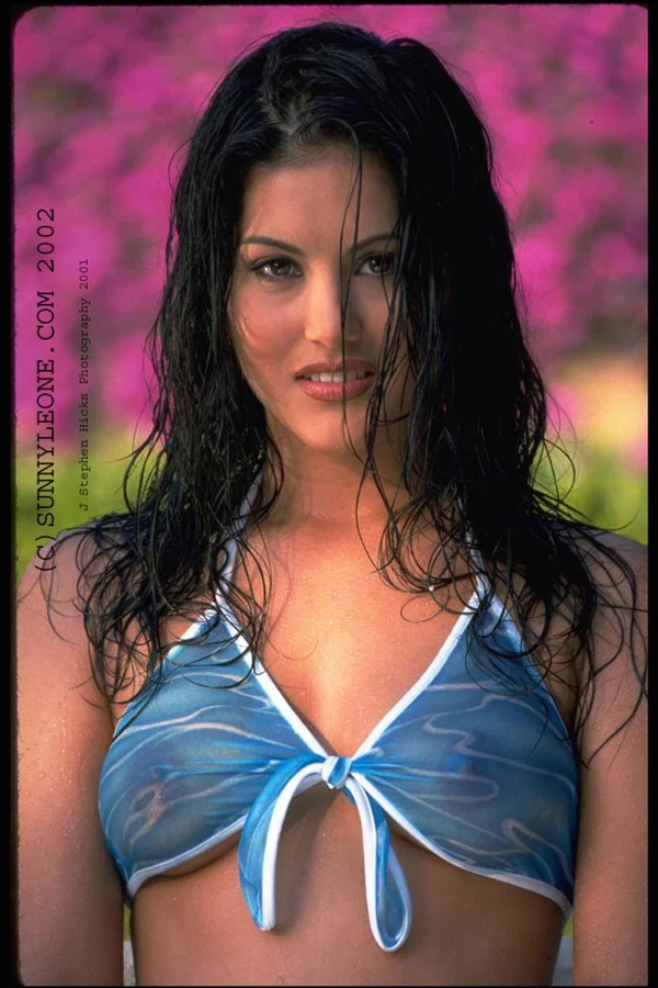 Beautiful MILF Sunny Leone shows her fake tits & her trimmed pussy outdoors  - Indian, Pussy, Nipples, MILF, Pornstar, Beautiful, Pool, Outdoor, Babe, Undressing  - Photo 9