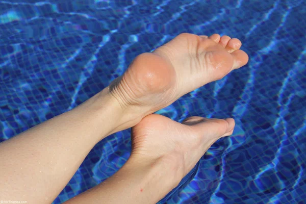 Viv Thomas Bianca Golden, Blue Angel  - Feet, MILF, High Heels, Pool, Wet, White, Legs, Spreading  - Photo 4