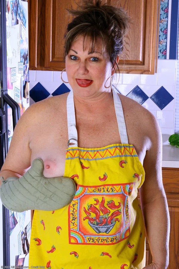 All Over 30 starring Ruby Porn Pictures  - Mature, BBW, Chubby, MILF, Curvy, Amateur, Thick, Kitchen, Big Tits, Spreading  - Photo 3