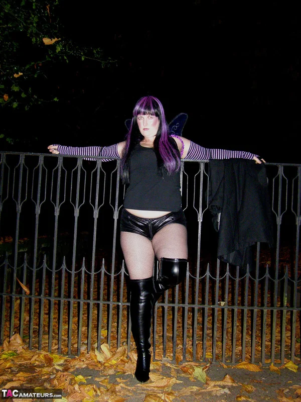 Thick chick Samantha exposes herself at night in black over the knee boots  - Cosplay, Latex, Boots, Chubby, Pantyhose, MILF, Curvy, Thick, BBW, Shorts  - Photo 4