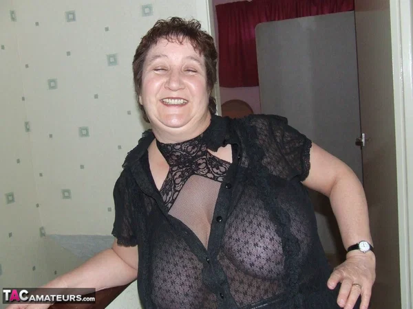 Plump mature woman Kinky Carol gets naked in stockings and over the knee boots  - Mature, BBW, Amateur, Curvy, Chubby, Saggy Tits, Thick, Short Hair, Boots, Natural Tits  - Photo 2