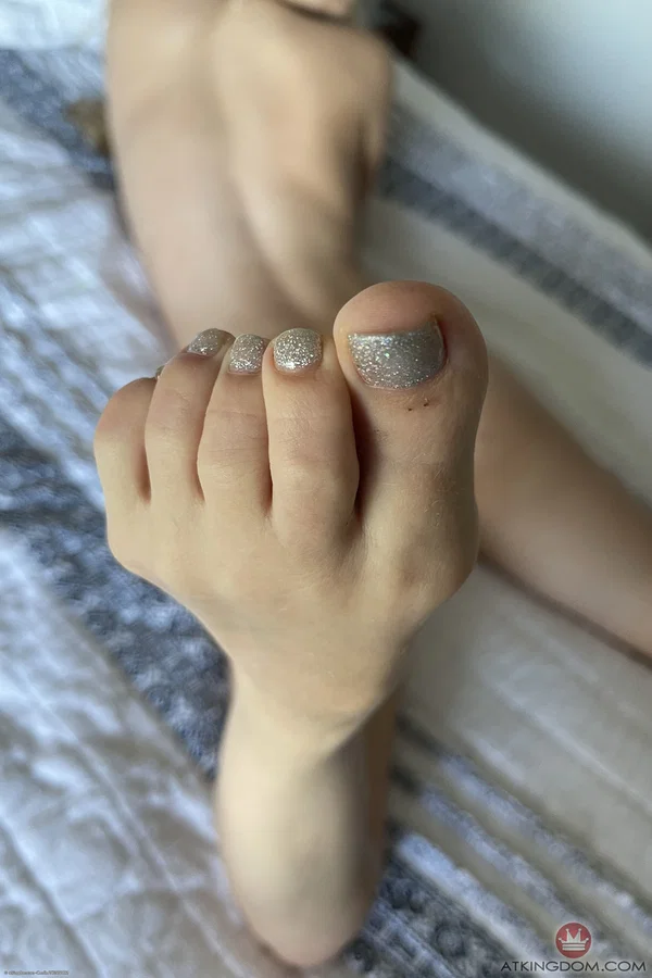 Petite blonde teen Riley Star shows her trimmed pussy up close on her bed  - Girlfriend, Amateur, Teen, Beach, Feet, Hairy, Pussy, Petite, Step Sister, Blonde  - Photo 17
