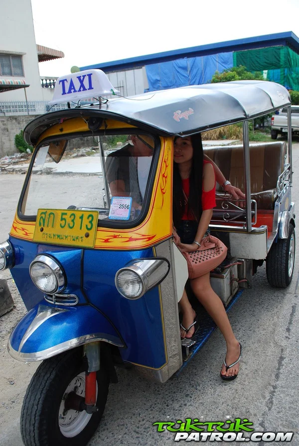 Pretty Asian Bew rides in a tuk tuk while showing her hot legs in booty shorts  - Thai, Mom, Asian, Amateur, Sexy, Tall, Skinny, British  - Photo 15