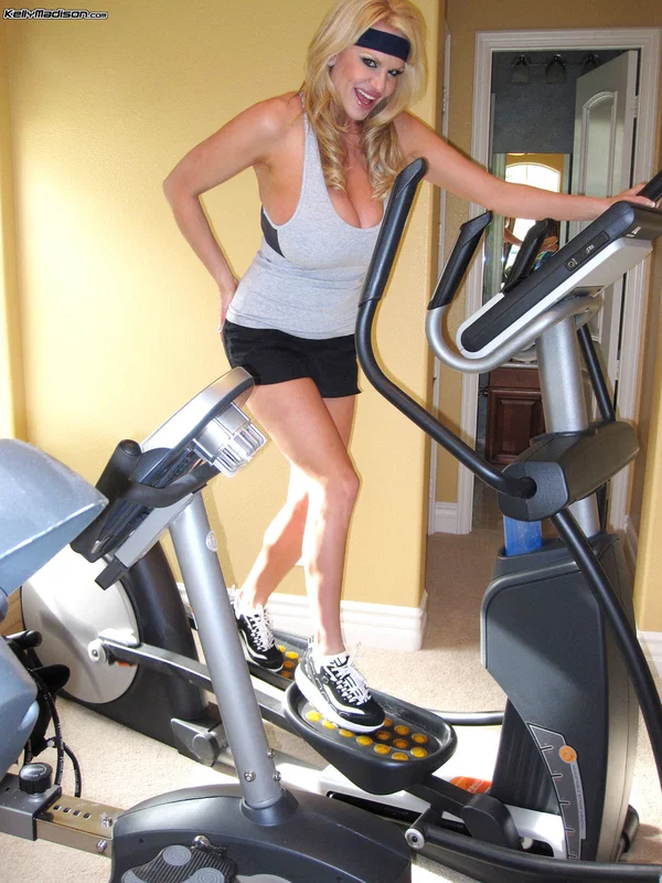 Blonde MILF with big tits Kelly Madison toying her vagina in the gym  - Smoking, MILF, Sports, Big Tits, Clothed, Pornstar, Shorts, Natural Tits, Blonde, Dildo  - Photo 10