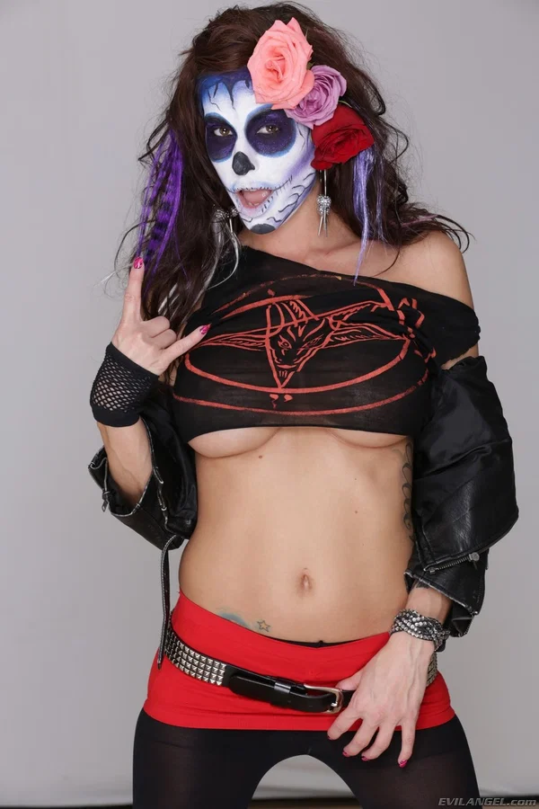 Painted MILF slut Gia DiMarco teases with sexy underboob in hot rocker outfit  - MILF, Pornstar, Brunette, Skinny, Babe, Beautiful, Solo, Non Nude  - Photo 17