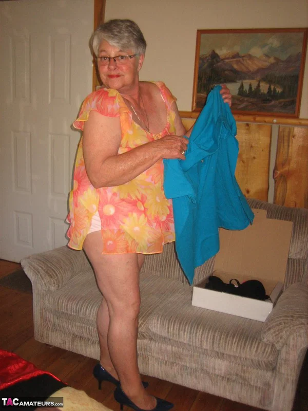 Obese granny Girdle Goddess wakes up from a nap and precedes to strip naked  - Granny, SSBBW, BBW, Amateur, Skirt, Chubby, European, Thick, Curvy, Glasses  - Photo 10