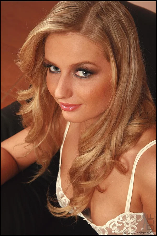 Blonde babe Nikol W flaunts her big boobs and toys her pussy in a solo  - Feet, Stockings, Big Tits, Legs, Dildo, Natural Tits, Sexy, Beautiful, Pornstar, Ass  - Photo 1