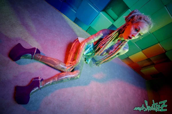 Tattooed freak Anuskatzz masturbates with toys in cantilever heels  - Latex, Glasses, Piercing, Fetish, Tattoo, Pigtails, High Heels, Dildo, Masturbation, Spreading  - Photo 4