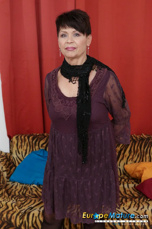 Short haired granny in stockings Rosa rams a blue sex toy into her mature cunt  - Granny, Mature, Saggy Tits, Chubby, MILF, Curvy, Thick, BBW, Teen, Lesbian  - Photo 1