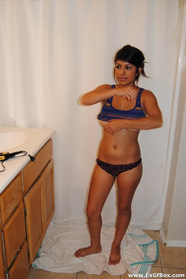 Gorgeous amateur teen Layla shows her juicy breasts & hot body after stripping  - Girlfriend, Amateur, Teen, Cute  - Photo 11