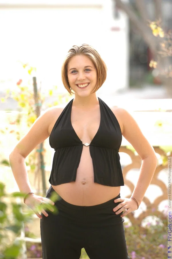 Pregnant lady Violet exposes her boobs and fondles her swollen vagina  - Pregnant, Nipples, Short Hair, Redhead, Sexy, Saggy Tits, Big Tits, Babe, Solo, Outdoor  - Photo 2