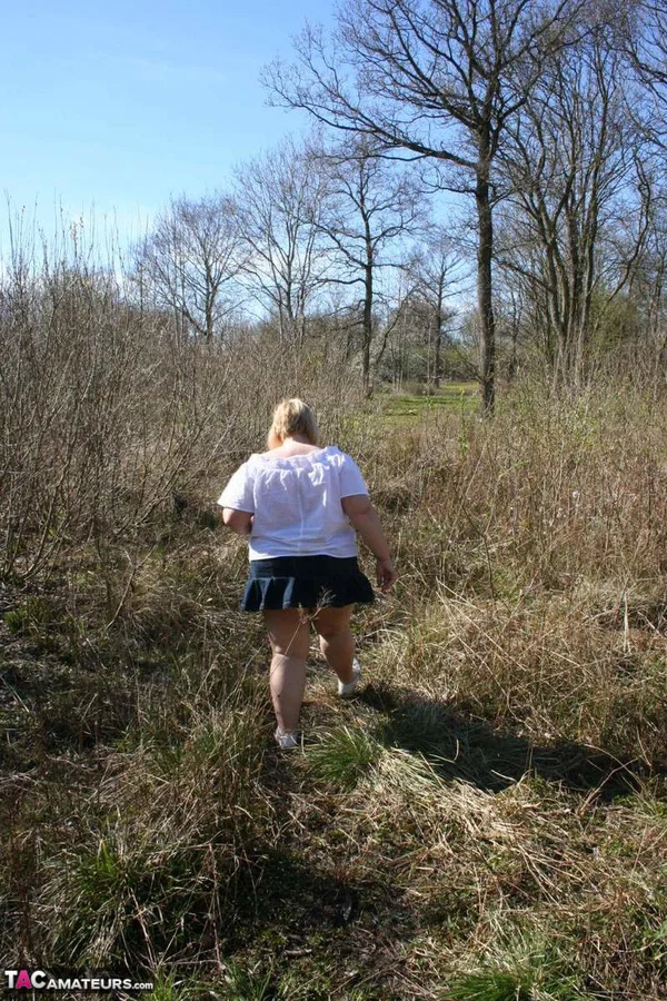 Obese blonde Lexie Cummings has sex while on a bank in the country  - BBW, Mature, Glasses, Skirt, Chubby, Curvy, Thick, Piercing, Short Hair, Outdoor  - Photo 16