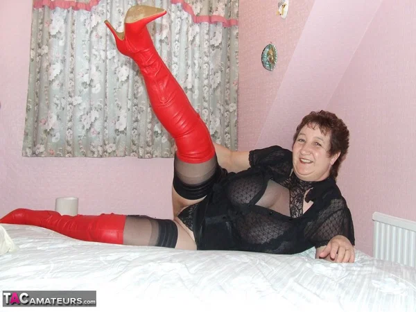 Plump mature woman Kinky Carol gets naked in stockings and over the knee boots  - Mature, BBW, Amateur, Curvy, Chubby, Saggy Tits, Thick, Short Hair, Boots, Natural Tits  - Photo 6