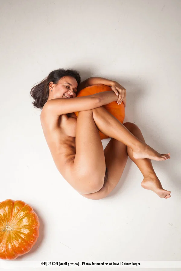 Naked brunette Sanita spreading naked with her pumpkins to show hairy beaver  - Hairy, Feet, Big Tits, Spreading, Pussy, European, Glamour, Ass, Close Up, Asshole  - Photo 4