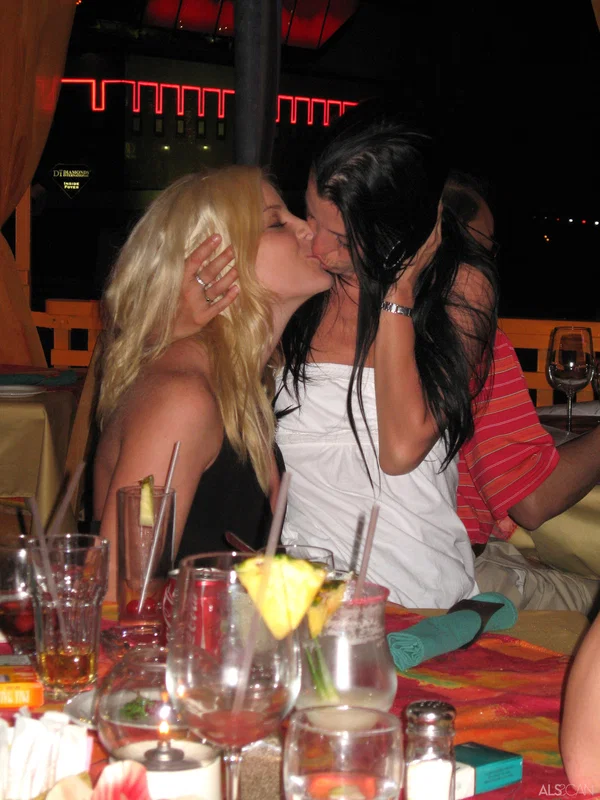 ALS Scan Amy Lee, Cindy Hope, Faye Reagan, Hailey Young, Kacey Jordan  - Groupsex, Smoking, Pissing, Clothed, Pool, Outdoor, Skirt, Natural Tits, Ass, Shorts  - Photo 8