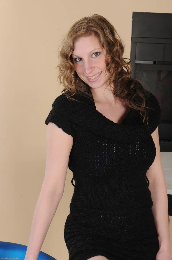 ATK Archives performed by Sausha Packer Naked Images  - MILF, Amateur, Feet, Hairy, Lingerie, Perfect, Tall, Upskirt, Panties, Undressing  - Photo 2