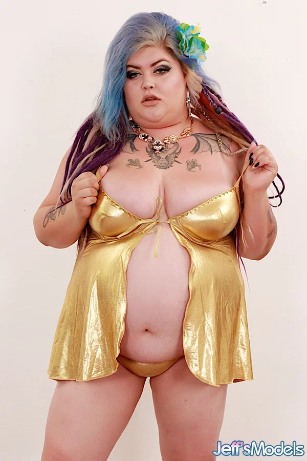 Obese woman Sasha Syren wears a flower in dyed hair while showing her pussy  - SSBBW, BBW, Saggy Tits, Big Tits, Spreading, Tattoo, Chubby, Curvy, Panties, Pussy  - Photo 2