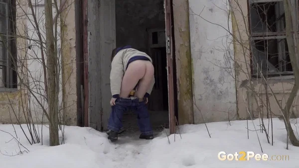 White girl Nastya gets caught with her pants down while peeing on the snow  - Pissing, Public, Jeans, Ass, Outdoor, Close Up, Pussy, Panties, Non Nude, PAWG  - Photo 4