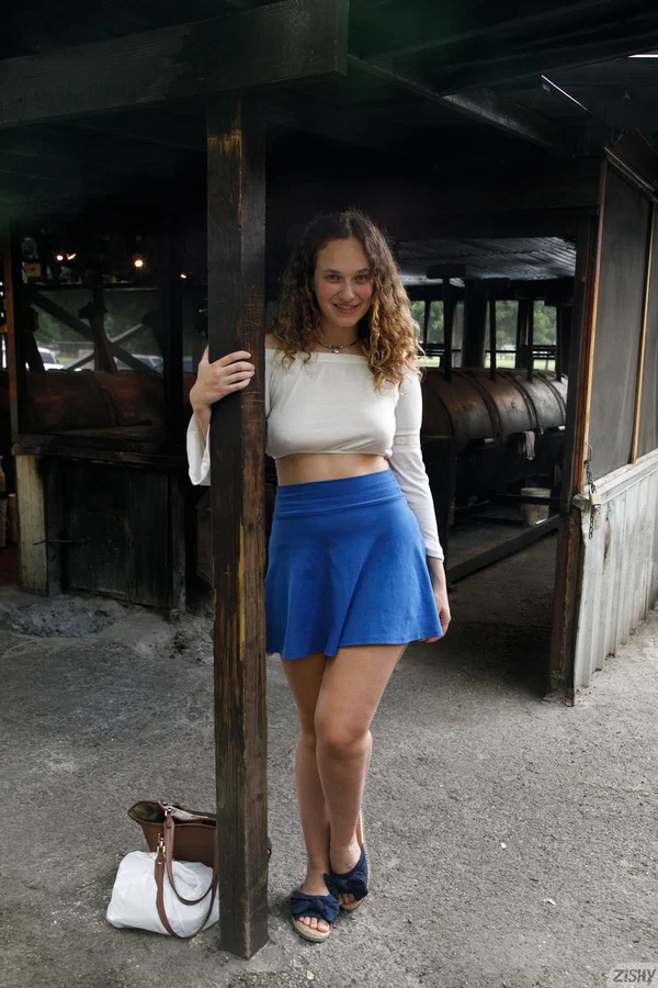 Pretty babe Carrie Barber flashes an upskirt while flaunting her hot legs  - Public, Teen, Redhead, PAWG, Cute, Skirt, Upskirt, Panties, Outdoor, Sexy  - Photo 6