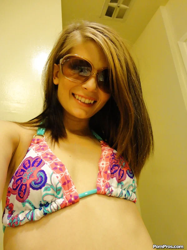 Teen babe in sun glasses Sensi Pearl poses naked in front of the mirror  - Teen, Bath, Babe, Glasses, Tiny Tits, Bikini, Face, Natural Tits, Solo, Cute  - Photo 1