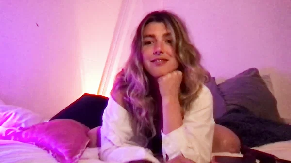 Sexy British solo girl Gia G plays with her pretty feet before masturbating  - Amateur, Sexy, British, Brunette, Emo  - Photo 1