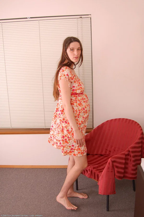 Young amateur with long hair takes off her dress to get totally naked  - Amateur, Teen, Cute  - Photo 6