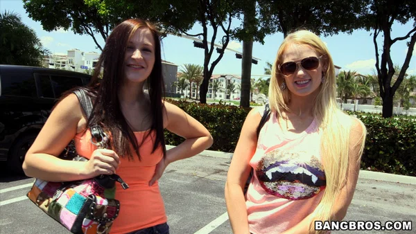 Amateur hotties Jordi Jae and Summer Blue blow & fuck a dick in the BangBus  - Hardcore, Reality, Blonde, Brunette, Amateur, White, Outdoor, Feet, Blowjob, Cowgirl  - Photo 3