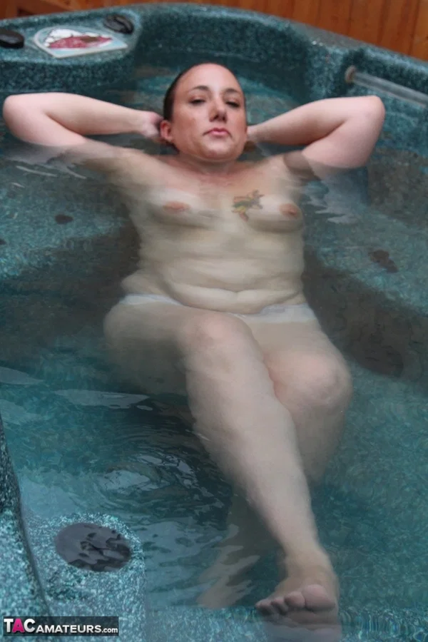 Mature redhead displays her plump body while naked in an outdoor hot tub  - BBW, Mature, Chubby, Pool, Thick, Big Tits, Wet, Amateur, Ebony, Curvy  - Photo 4