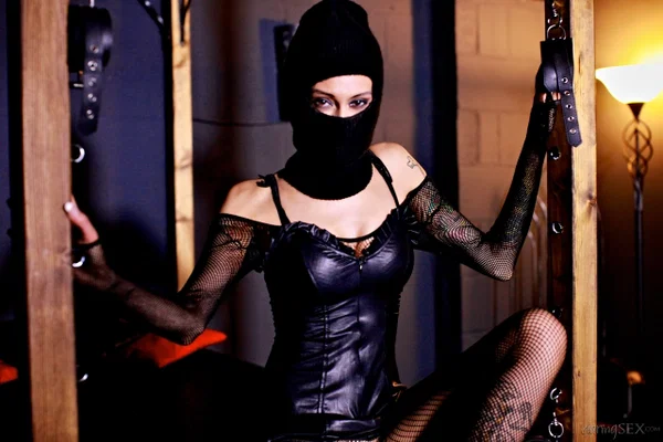 Tattooed girl Havana Sin has sex with two men that are wearing gas masks  - Threesome, Clothed, Pantyhose, Groupsex, Cum In Mouth, Tattoo, Ass, British, Cumshot, Blowjob  - Photo 6