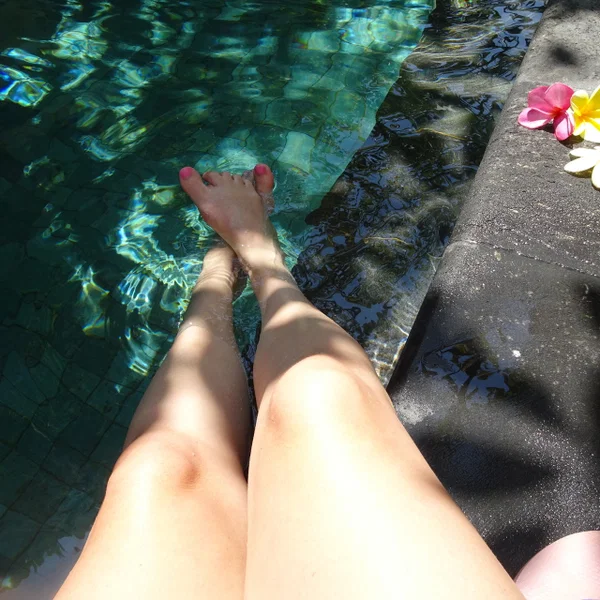 Amateur babe Elite Rose filming her sexy wet feet and toes outdoors  - Feet, Amateur, Close Up, Outdoor, Legs, Non Nude, Pretty, White  - Photo 9