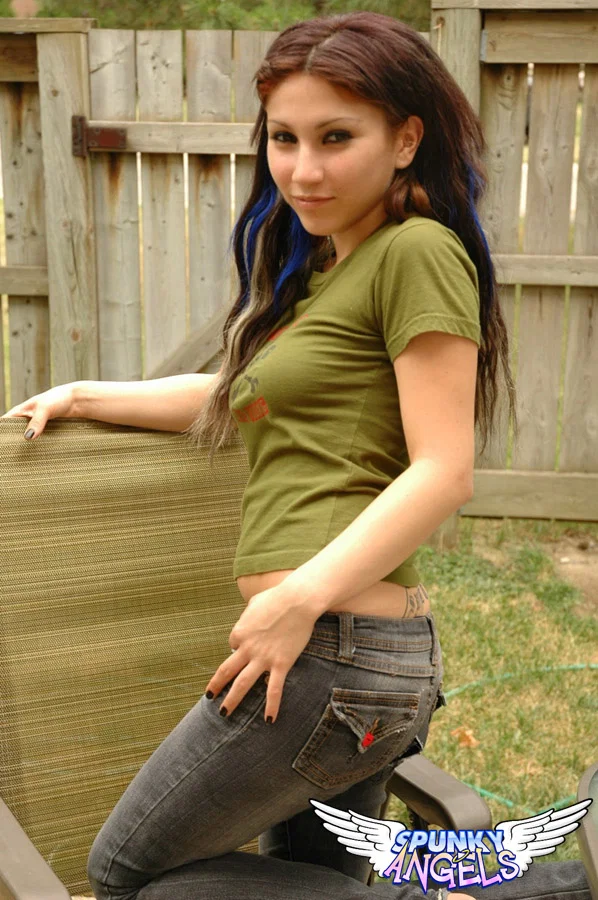 Sweet petite amateur Angel drops her pants outdoors to show her hot tiny ass  - Brazilian, Beautiful, Amateur, Teen, Brunette, Jeans, Latina, Outdoor, Clothed, Babe  - Photo 4