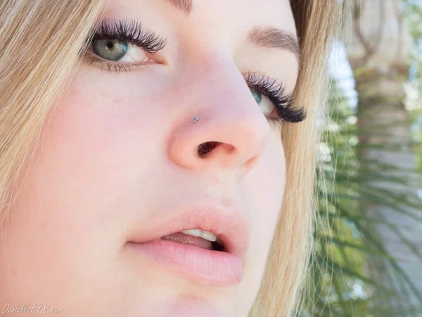 Green eyed beauty Danielle spreads naked outdoors to show closeup pussy  - Babe, Amateur, Feet, Erotic, Pussy, Outdoor, Big Clit, Non Nude, Beautiful, Solo  - Photo 3