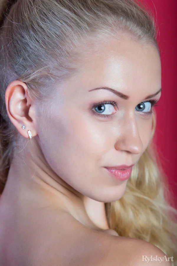 Smiley face Henrietta shows her agile side to give a view of her hot snatch  - Teen, Blonde, European, Ass, Spreading, Babe, Close Up, Legs, Beautiful, Shaved  - Photo 3