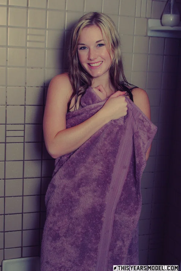 Dirty blonde Jewel removes a bath towel to show her naked body in a shower  - Shower, Wet, Tiny Tits, PAWG, Ass, Babe, Beautiful, Solo, Glamour, Model  - Photo 3