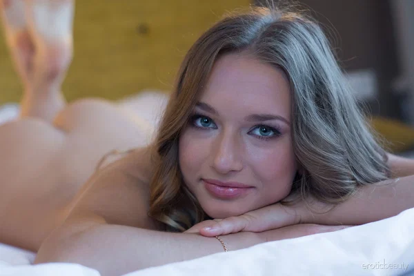 Totally naked teen Amy Moore models alone on her bed in a confident fashion  - Teen, Babe, Pussy, European, Spreading, Ass, Glamour, Tiny Tits, Natural Tits, Face  - Photo 3
