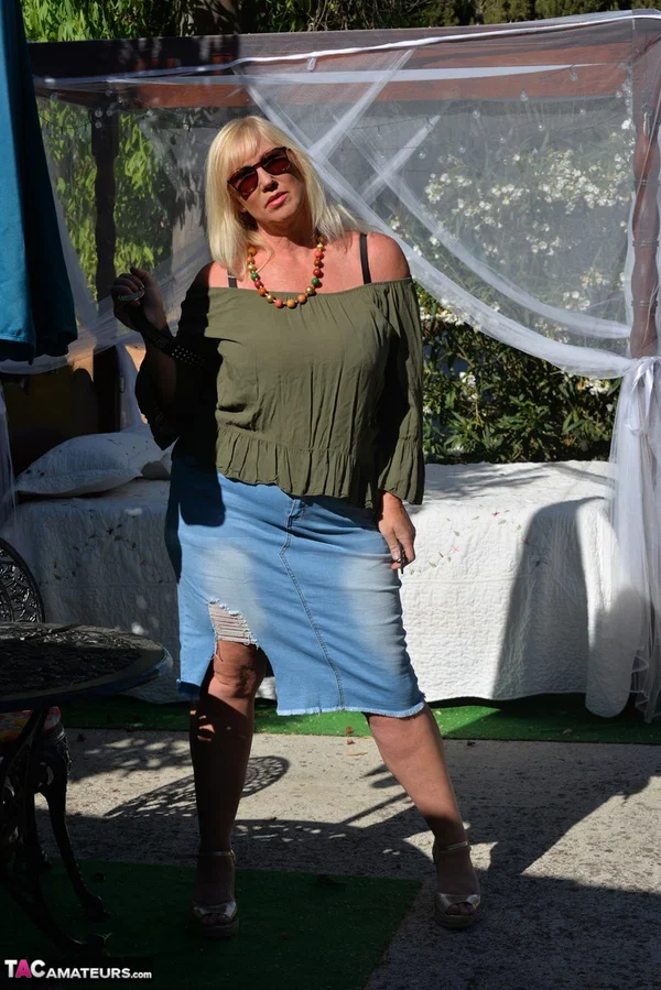 Fat blonde Melody fondles her breasts while outdoors in sunglasses  - Mature, Curvy, Chubby, Thick, Glasses, BBW, Skirt, Clothed, Amateur, Outdoor  - Photo 7