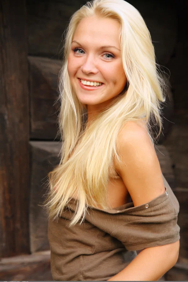 Beautiful blonde model poses totally naked on the porch of a log cabin  - Outdoor, Blonde, Skinny, Ass, Tiny Tits, Feet, Spreading, Legs, Beautiful, Asshole  - Photo 3