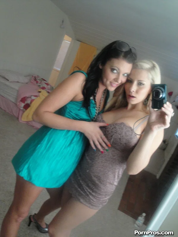 Sexy amateur brunette and Madison Ivy French kiss and rim each other  - Mature, Teen, Cute, Pussy, Non Nude  - Photo 19