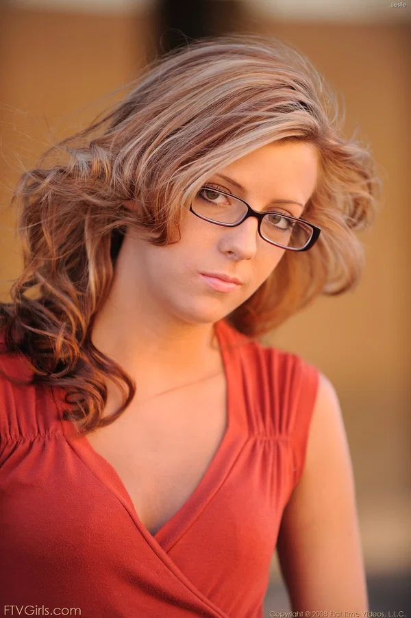 Nerdy amateur babe Leslie shamelessly strips & masturbates in public  - Sexy, Public, Beautiful, Jeans, Amateur, Glasses, Tiny Tits, High Heels, Curly, Bikini  - Photo 4