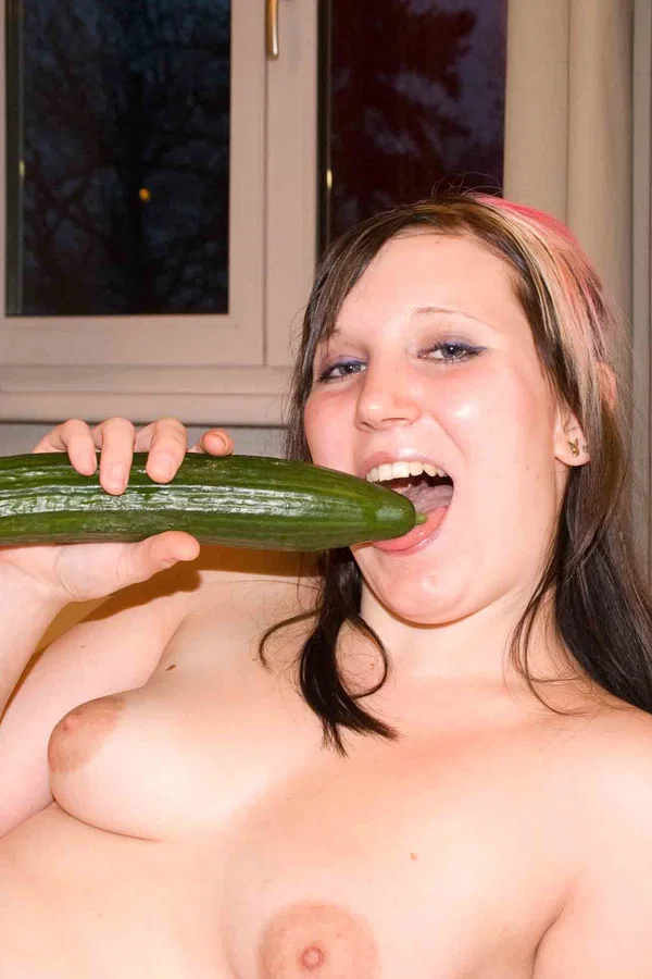 Chubby amateur Mausibutz shaves her pussy before sex with a man and a cucumber  - BBW, Chubby, Curvy, Amateur, MILF, Pussy Licking, Spreading, Cowgirl, Nipples, Shower  - Photo 12