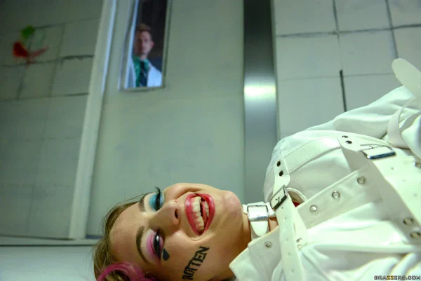 Riley Reid as Harley Quinn gets fucked hard by the doctor while in an asylum  - Blowjob, Pornstar, Pigtails, Cumshot, Hardcore, Natural Tits, Brunette, Ass, PAWG, Shorts  - Photo 5