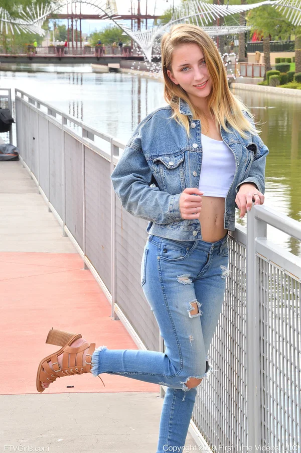 Slim teen Macy fist fucks after showing her flexible body in the nude  - Jeans, Cute, Skinny, Teen, Amateur, Spreading, Pussy, Feet, Outdoor, Hairy  - Photo 2